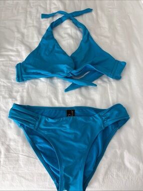 Jets by Jessika Allen Jetset D-DD Twist Front Halter Tie Bikini Set
